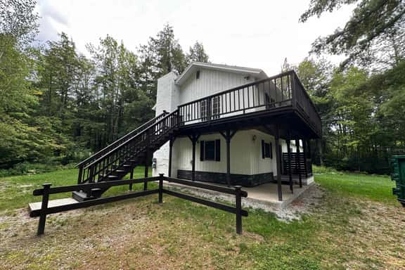 The Outpost | Two-level ski house for 12 near Killington & Pico - Image 1