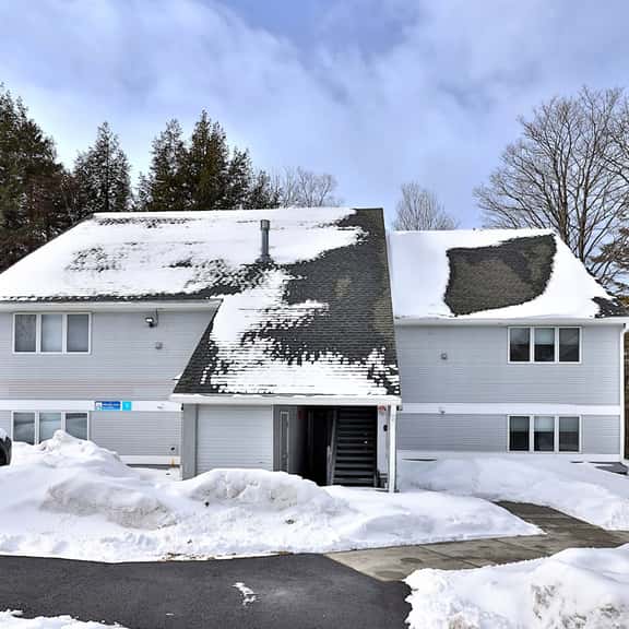Skiers Suite Annex: Renovated Studio on the Bus Route. Discounted Ski Rentals. - Image 1