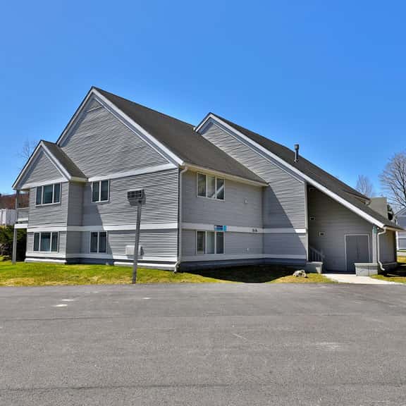 Renovated Killington Center Studio. Close to Resort. Bus. Discounted Ski Rentals. 523 - Image 1