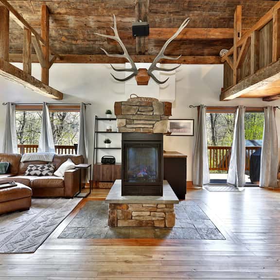 Wobbly Cabin: 2BR/1.5 Bath Charming Killington Retreat Close to Everything - Image 1