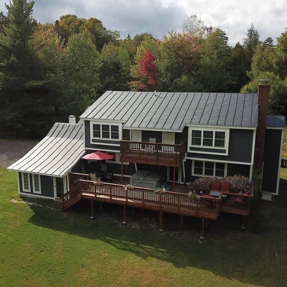 Bigelow Chalet at Killington: 8BR/4.5 BA Pet Friendly Home w/ Hot Tub, Fireplace. - Image 1