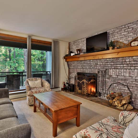 Cozy 2 BR Ski On Ski Off Condo in Killington's Sunrise Mountain Village. Pool. Hot Tub. - Image 1
