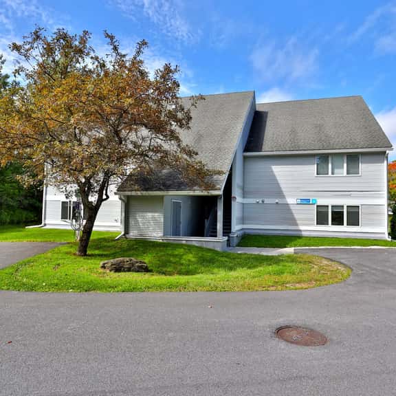 Ski Condo Close to Killington: Discounted Ski Rentals and Shuttle Bus. Killington Center 631 - Image 1