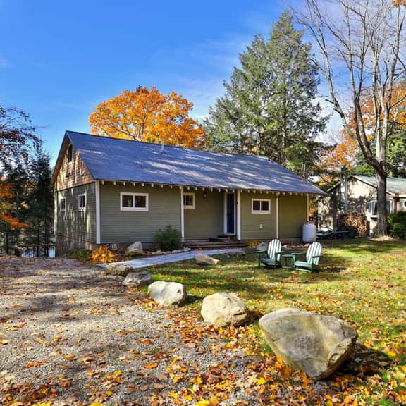 Lakeside Lodge at Fern Lake: 3BR/1BA Waterfront w/ Dock - Image 1