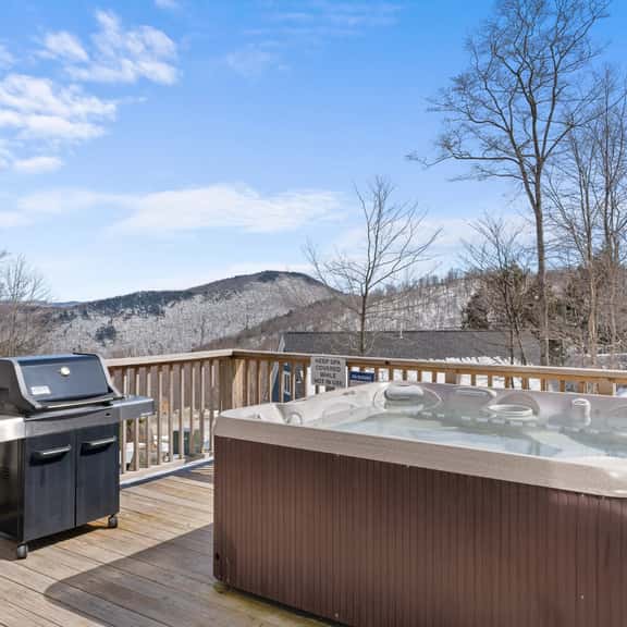 Trailside Village #7: Slopeside 1BR w/ Hot Tub and Sauna. Ski In/Out with Discounted Ski Rentals - Image 1