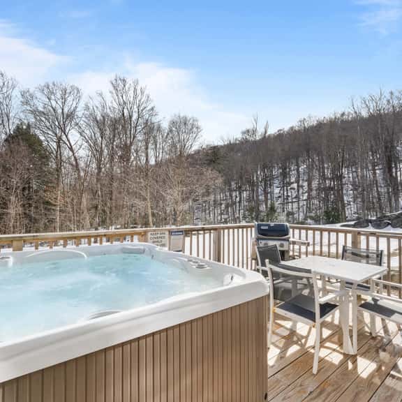 Trailside Village #5: Slopeside 1BR w/ Hot Tub and Sauna. Ski In/Out with Discounted Ski Rentals - Image 1