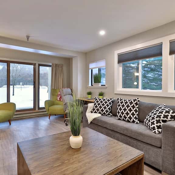 Renovated. Mountain Views. Steps to Killington. Discounted Ski Rentals. 3C16 - Image 1