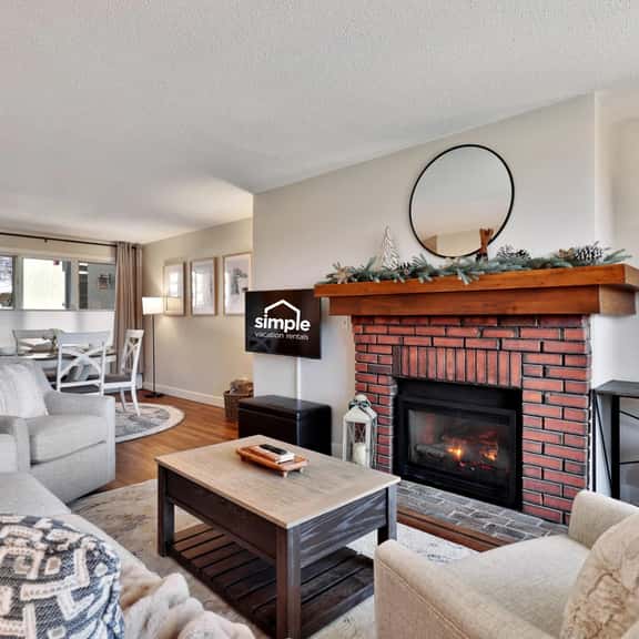 The ultimate Vermont getaway at our cozy 1BR/1BA ski-in/ski-out condo in Killington with AC - Image 1