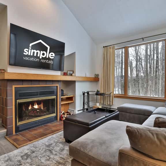 Cedarwood Retreat: 3BR Killington Condo w/ Spa, Pool, Fireplace & Private Jacuzzi Tub - Image 1