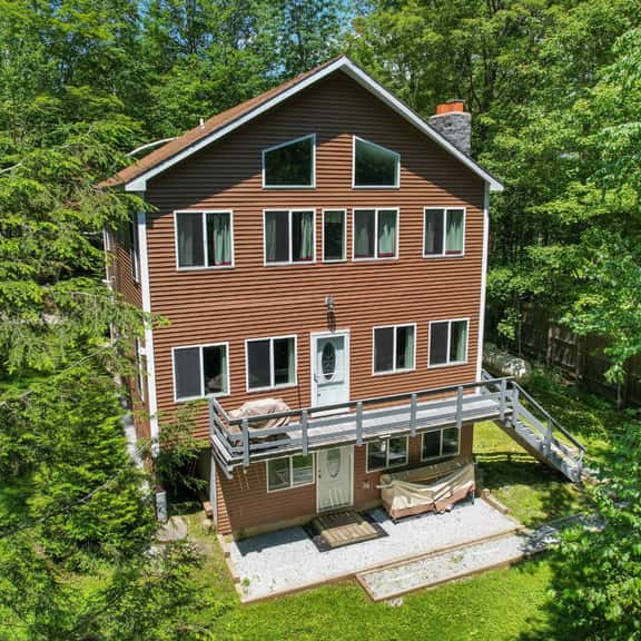 Cozy 3BR Retreat Near Killington Resort – Fireplace, Views, Pet Friendly - Image 1