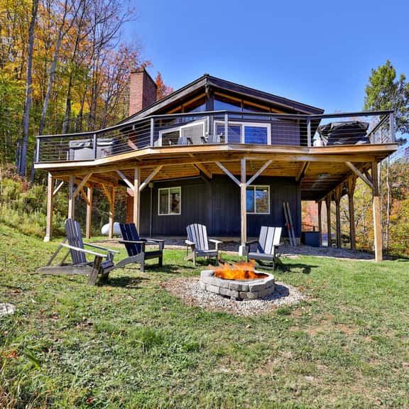 RoundTop Chalet | Hot Tub, Fire Pit & Mountain Views near Killington & Okemo - Image 1