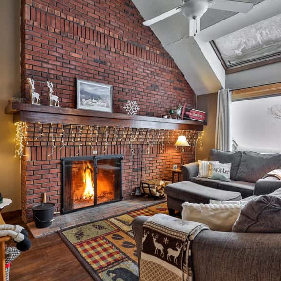 Sunrise Timberline 3BR ski in/ski out with fireplace, pool and hot tub - Image 1