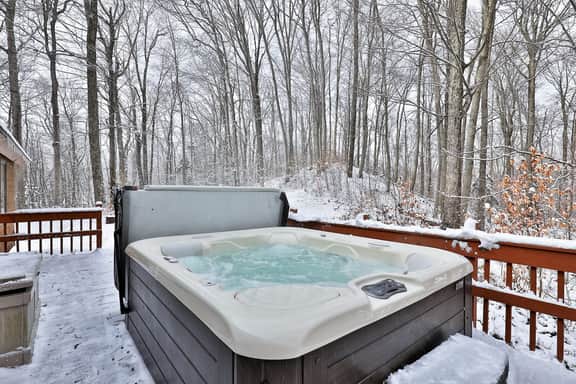 Killington Cabin - Left Unit: Great for families, Cozy, Close to Mountain. Hot Tub. Wood Stove. - Image 2