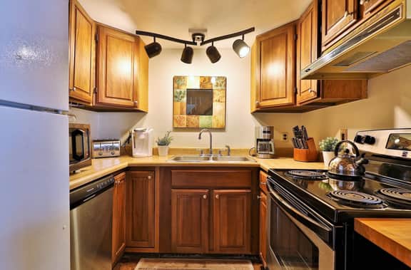Cabin at Killington: Large Home w/ amenities, views and location close to ski resort. Hot Tub. - Image 4