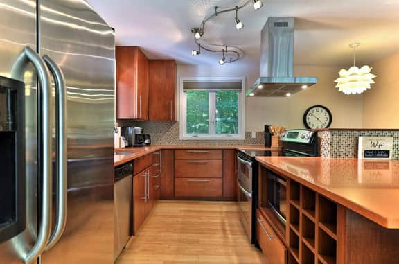 Cozy 3BR, 2-Story Retreat with Hot Tub, Pet Friendly, Deck, Grill, Fire Table, 5 min to Killington - Image 4