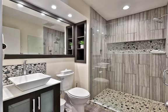 Skiers Suite: 2RM/2BA Renovated Condo on the Bus Route w/ Pool. Discounted Ski Rentals. #332 - Image 4