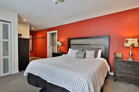 Skiers Suite: 2RM/2BA Renovated Condo on the Bus Route w/ Pool. Discounted Ski Rentals. #332 - Image 3