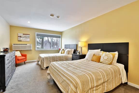 Skiers Suite Annex: Renovated Studio on the Bus Route. Discounted Ski Rentals. - Image 2