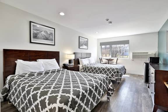 Renovated Killington Center Studio. Close to Resort. Bus. Discounted Ski Rentals. 523 - Image 2