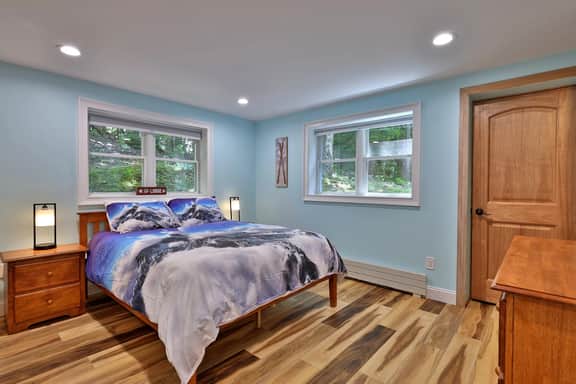 Fun In Fun Out Ski Home: Main Floor. Renovated 3BR/2BA. Hot Tub. - Image 5