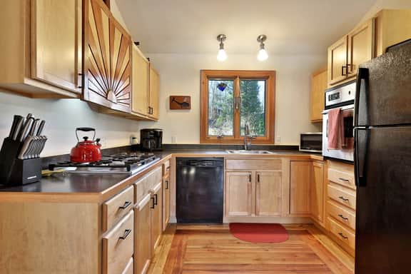 Wobbly Cabin: 2BR/1.5 Bath Charming Killington Retreat Close to Everything - Image 4