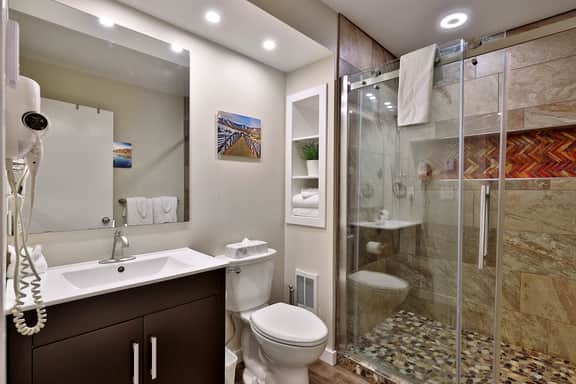 The Sunup Suite at Killington: 2RM/2BA Condo w/ Pool. Bus Route. Discounted Ski Rentals! - Image 4