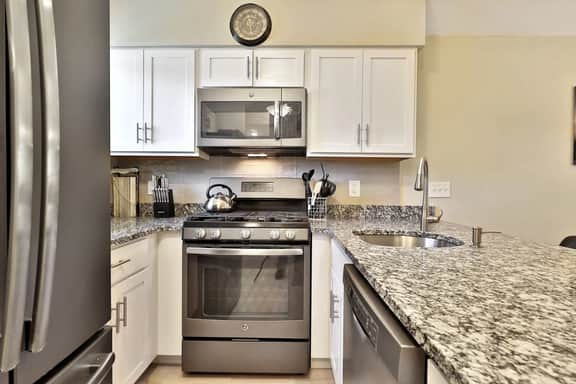 Gorgeous 2BR/2BA Woods Condo: Pool, Hot Tub, Spa/ Discounted Ski Rentals. V5 - Image 3
