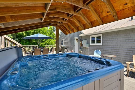 West Park Chalet at Killington: Great for Groups! Hot tub, games, discounted ski rentals. - Image 3