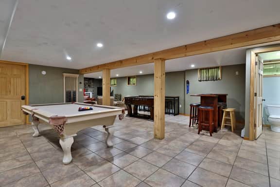 Bigelow Chalet at Killington: 8BR/4.5 BA Pet Friendly Home w/ Hot Tub, Fireplace. - Image 5