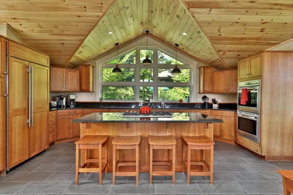 Killington Vistas 92: 4-Bedroom Luxury Ski On Ski Off Home w/ Hot Tub, Mountain Views. - Image 4