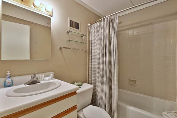 Whiffletree Cozy Condo: 2-Bedroom Condo in Killington, VT with Garden View and Ski Rental Deals - Image 5