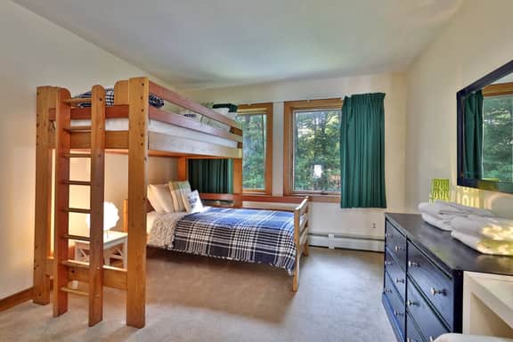 Cozy 2 BR Ski On Ski Off Condo in Killington's Sunrise Mountain Village. Pool. Hot Tub. - Image 5