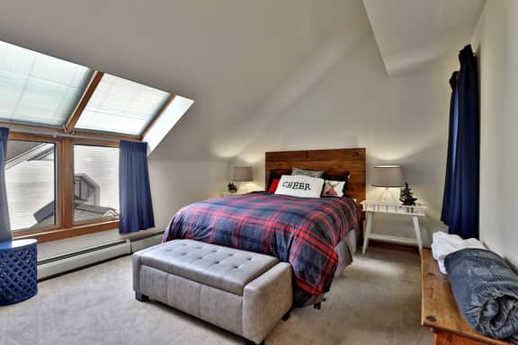 Cozy 2 BR Ski On Ski Off Condo in Killington's Sunrise Mountain Village. Pool. Hot Tub. - Image 4