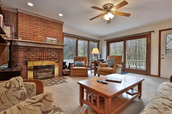 Cozy Vermont House Near Killington and Woodstock. Mountainside. Close to Slopes. - Image 2