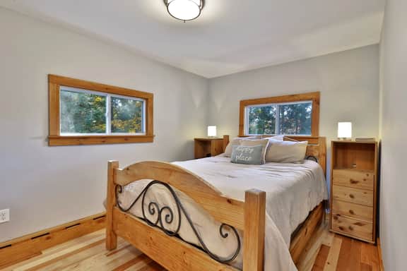 Lakeside Lodge at Fern Lake: 3BR/1BA Waterfront w/ Dock - Image 5