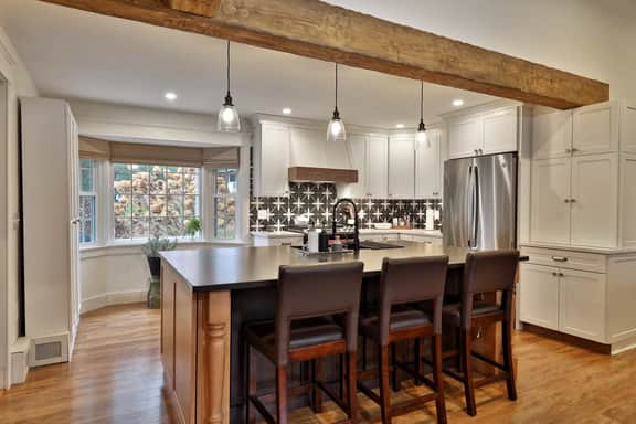 Susan Lane Hideaway: 4BR/3.5BA Renovated Home. Close to skiing and town. - Image 4