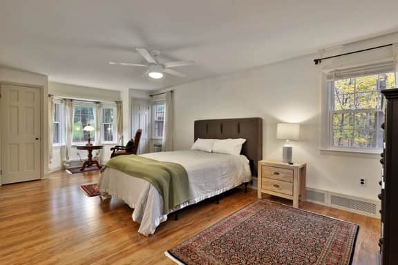 Susan Lane Hideaway: 4BR/3.5BA Renovated Home. Close to skiing and town. - Image 5