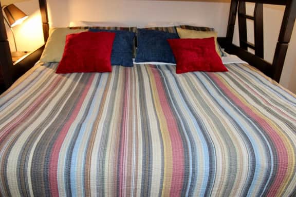Trailside Village #3: Slopeside 1BR w/ Hot Tub and Sauna. Ski In/Out with Discounted Ski Rentals - Image 5