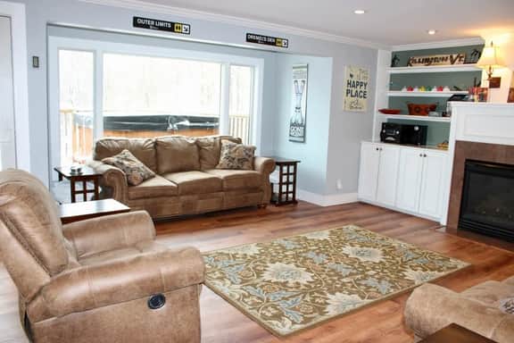 Trailside Village #3: Slopeside 1BR w/ Hot Tub and Sauna. Ski In/Out with Discounted Ski Rentals - Image 2
