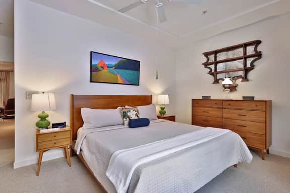 Lodges at Sunrise 3BR Luxury Ski On Ski Off Condo. Pool. Hot Tub. Gym. Discounted Ski Rentals. - Image 4