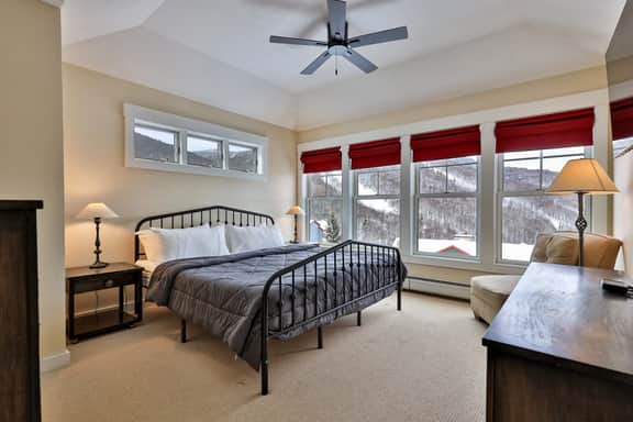 Topridge Style 3BR/4BA with Hot Tub, Ski On Ski Off, Mountain Views and Discounted Ski Rentals - Image 5