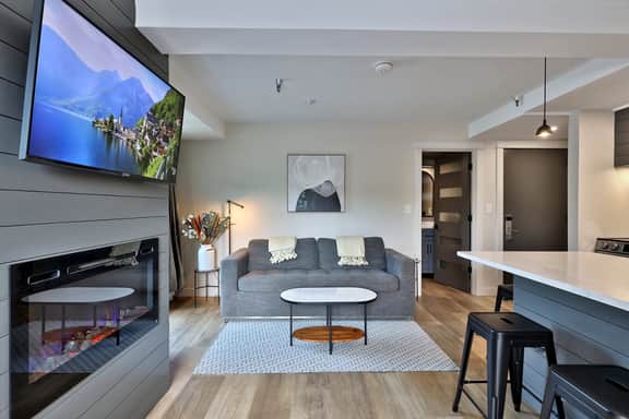 Newly Renovated Studio! Amazing Views/Location 3F9. Pool. Hot Tub, Shuttle. - Image 2