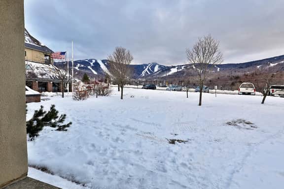 Renovated. Mountain Views. Steps to Killington. Discounted Ski Rentals. 3C16 - Image 2