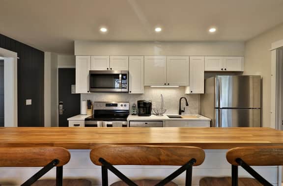 The Swirl Suite at Killington: Renovated 2RM/2BA Suite. Sleeps 6. Discounted Ski Rentals. - Image 2