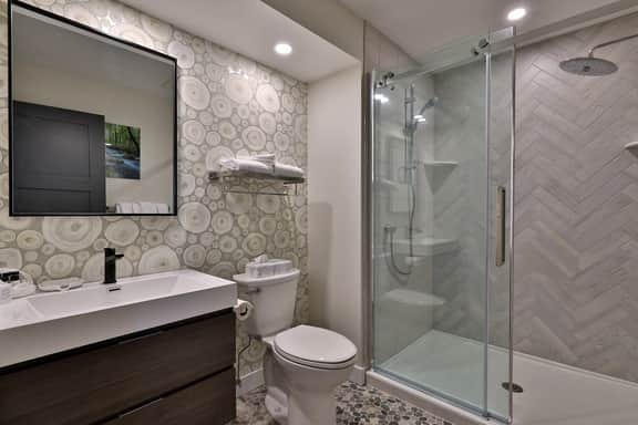 The Swirl Suite at Killington: Renovated 2RM/2BA Suite. Sleeps 6. Discounted Ski Rentals. - Image 4
