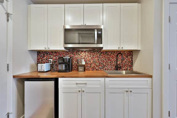 Swirl Suite Annex: Studio w/ Kitchenette and Workspace. Discounted Ski Rentals. - Image 3