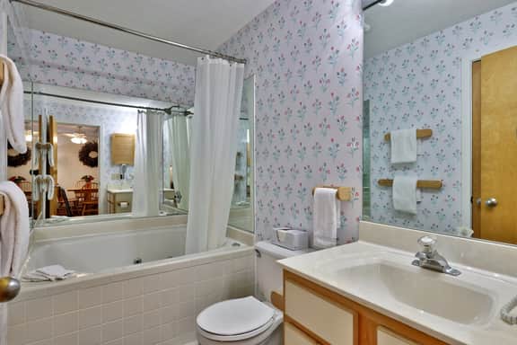 Woods Resort and Spa: Cozy 2-Bedroom Condo in Killington, VT with Ski, Tennis, and Pool Access - Image 5