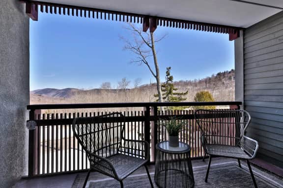 The ultimate Vermont getaway at our cozy 1BR/1BA ski-in/ski-out condo in Killington with AC - Image 2