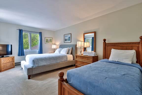 Private Killington Home w/ Indoor Hot Tub and 2 Living Rooms - Image 5