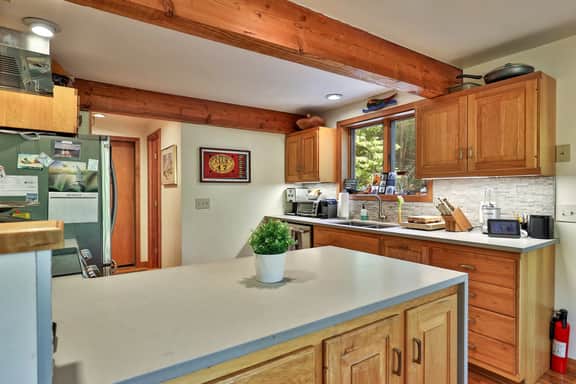 Lakewood Lodge: 4BR/2.5BA Killington Home | Private Hot Tub, Wood Fire, Kent Pond & EV Charging - Image 4